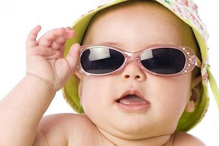 Persona Fonética sopa El correcto uso de la gafa de sol en bebés y niños